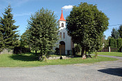 Kaplička na návsi